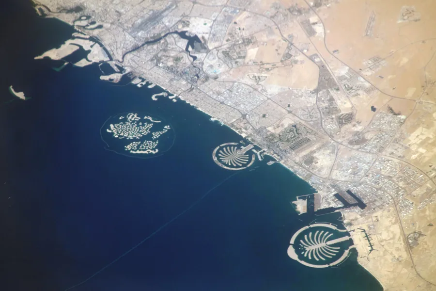 Foto satelit pulau buatan Palm Jumeirah, Dubai